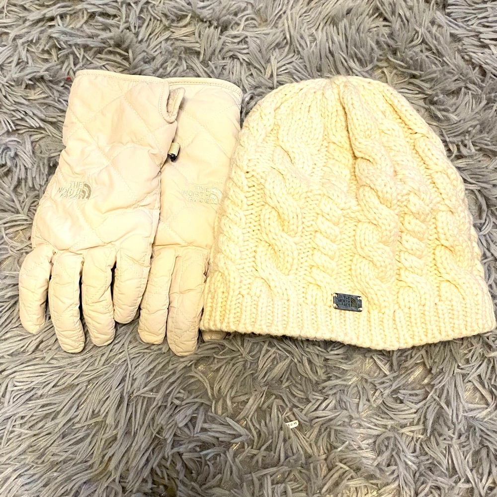 North Face hat, one size. Matching North Face gloves-great condition